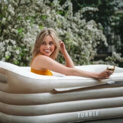 Tubble® Compact - Klein Opblaasbaar Ligbad 140 Cm Lang – Opvouwbaar Bad Voor Volwassenen Tot 170cm - IJsbad Wim Hof Methode - Zitbad - 200L -Huishoudelijke Artikelen Verkoop 1200x1194