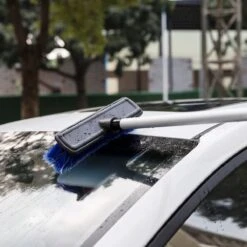 Navaris Telescopische Autowasborstel - Watergevoerde Wasborstel Voor Auto's En Ramen Met Uitschuifbare Lange Handgreep En Zachte Haren - Blauw 11 Navaris Telescopische Autowasborstel - Watergevoerde Wasborstel Voor Auto's En Ramen Met Uitschuifbare Lange Handgreep En Zachte Haren - Blauw -Huishoudelijke Artikelen Verkoop 1200x1200 778