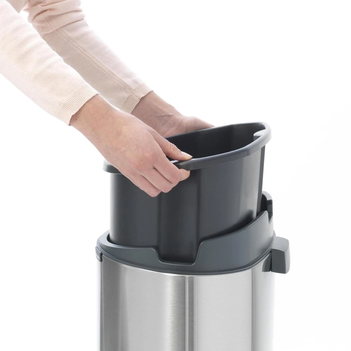 Brabantia Touch Bin Prullenbak - 40 L - Matt Steel Fingerprint Proof 8 Brabantia Touch Bin Prullenbak - 40 L - Matt Steel Fingerprint Proof - Afbeelding 6