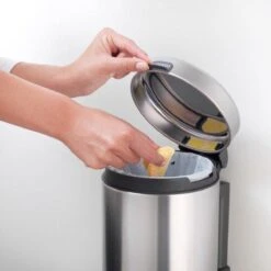 Brabantia NewIcon Wandprullenbak - 3 L - Matt Steel 31 Brabantia NewIcon Wandprullenbak - 3 L - Matt Steel -Huishoudelijke Artikelen Verkoop 1200x1200 829