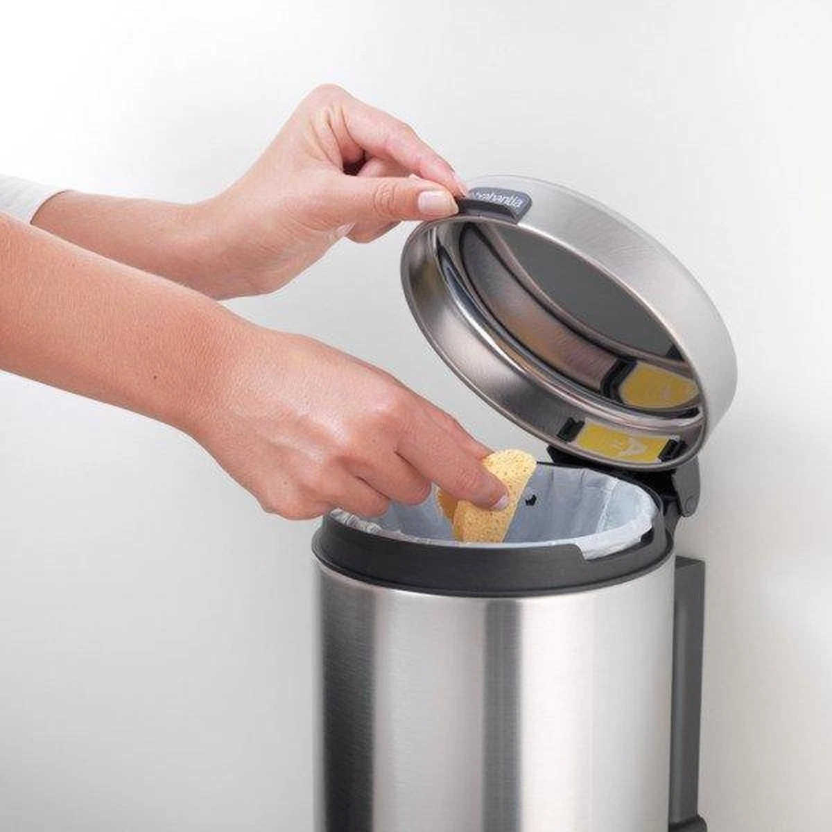 Brabantia NewIcon Wandprullenbak - 3 L - Matt Steel 16 Brabantia NewIcon Wandprullenbak - 3 L - Matt Steel - Afbeelding 14