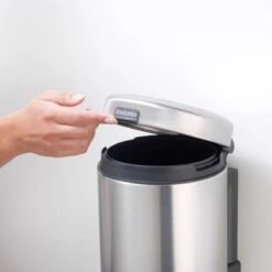 Brabantia NewIcon Wandprullenbak - 3 L - Matt Steel 33 Brabantia NewIcon Wandprullenbak - 3 L - Matt Steel -Huishoudelijke Artikelen Verkoop 1200x1200 831