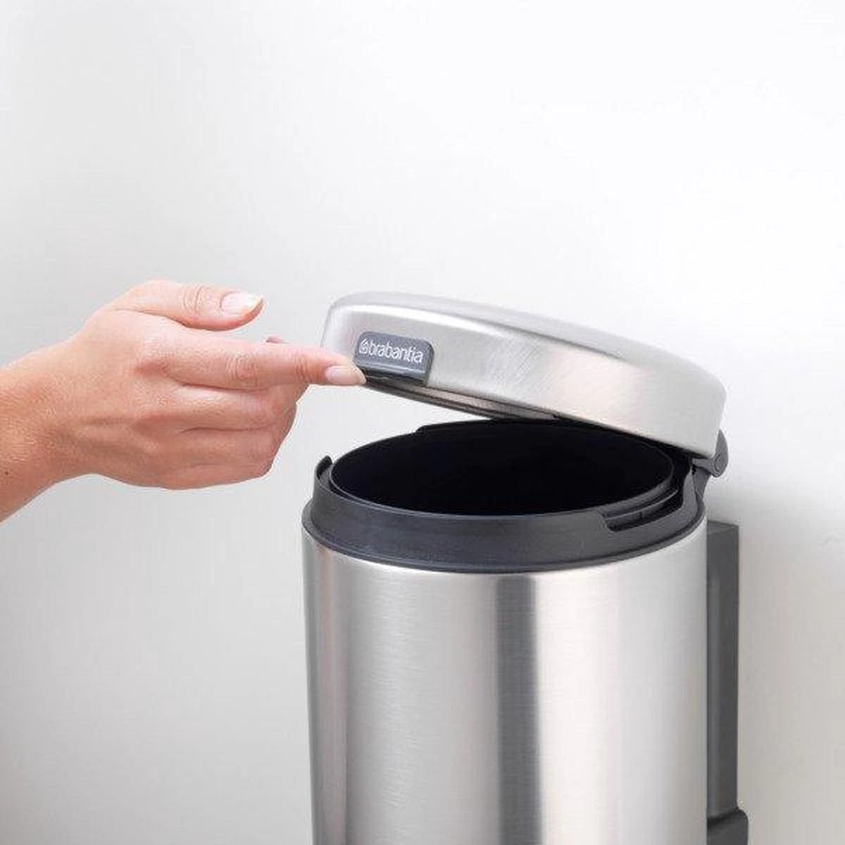 Brabantia NewIcon Wandprullenbak - 3 L - Matt Steel 18 Brabantia NewIcon Wandprullenbak - 3 L - Matt Steel - Afbeelding 16