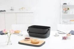 Brabantia Nic Broodtrommel - Met Bamboe Deksel - Dark Grey -Huishoudelijke Artikelen Verkoop 1200x799 15