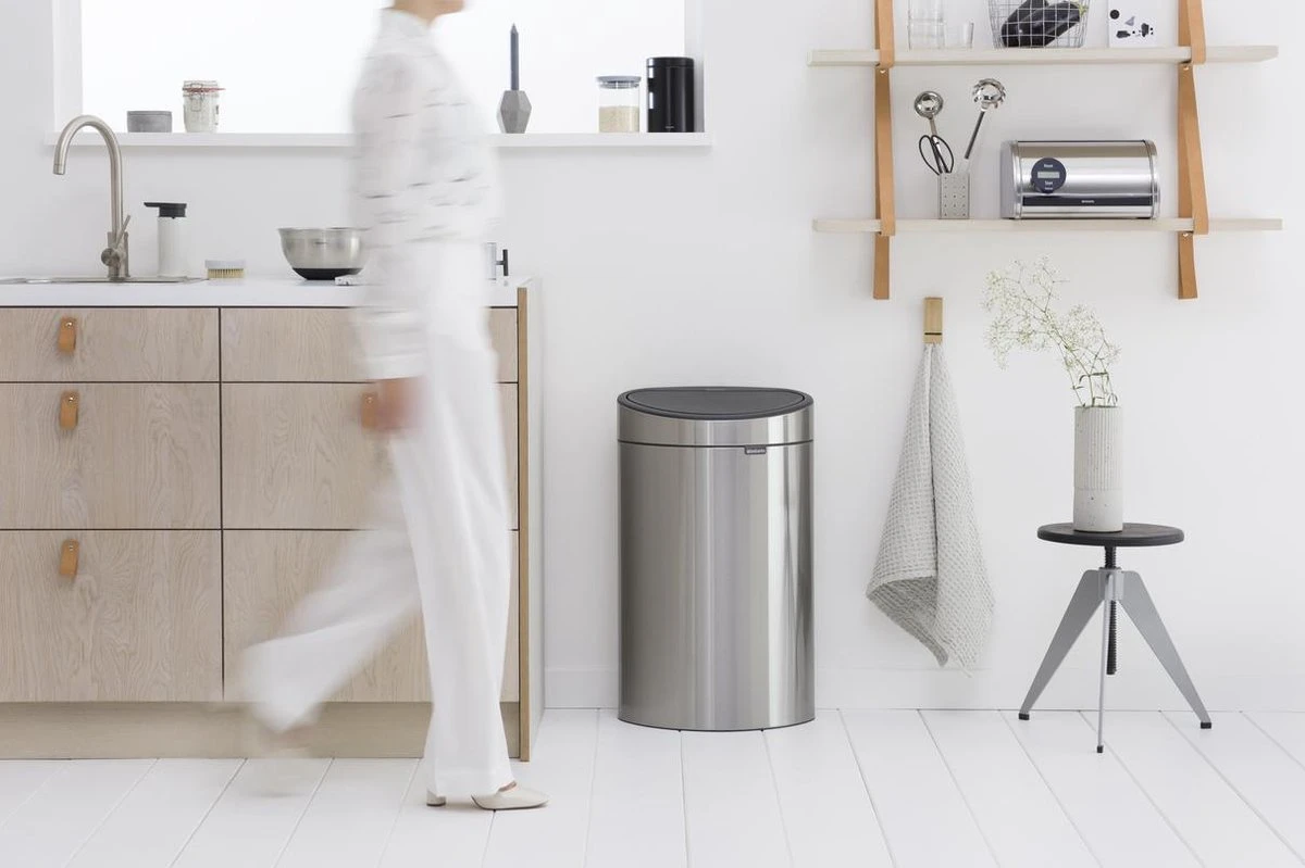 Brabantia Touch Bin Prullenbak - 40 L - Matt Steel Fingerprint Proof 5 Brabantia Touch Bin Prullenbak - 40 L - Matt Steel Fingerprint Proof - Afbeelding 3