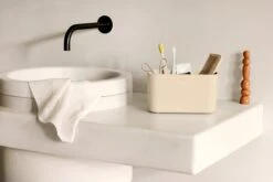 Brabantia ReNew Tandenborstelhouder - 11 X 19,6 X 9,9 Cm - Soft Beige -Huishoudelijke Artikelen Verkoop 1200x802