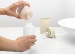 Brabantia ReNew Zeepdispenser - 250 Ml - Soft Beige 11 Brabantia ReNew Zeepdispenser - 250 Ml - Soft Beige -Huishoudelijke Artikelen Verkoop 1200x854