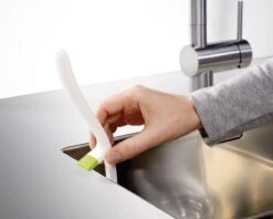 Joseph Joseph Edge Vaatwasborstel - Met Ingebouwde Gootsteensteun - Antraciet 14 Joseph Joseph Edge Vaatwasborstel - Met Ingebouwde Gootsteensteun - Antraciet -Huishoudelijke Artikelen Verkoop 1200x964 1