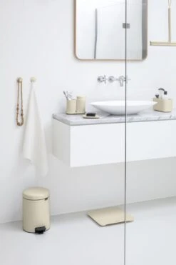 Brabantia ReNew Zeepdispenser - 250 Ml - Soft Beige 13 Brabantia ReNew Zeepdispenser - 250 Ml - Soft Beige -Huishoudelijke Artikelen Verkoop 799x1200 4