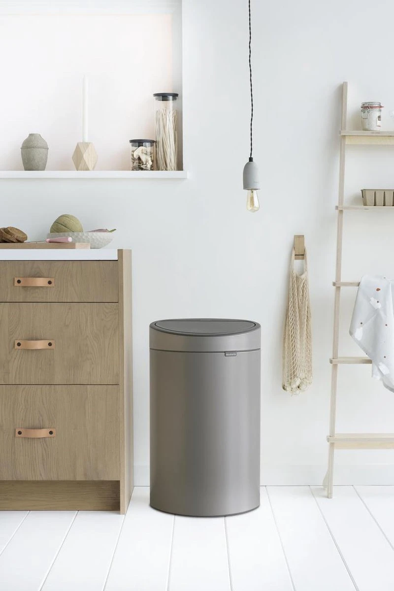 Brabantia Touch Bin Prullenbak - 40 L - Platinum 6 Brabantia Touch Bin Prullenbak - 40 L - Platinum - Afbeelding 4