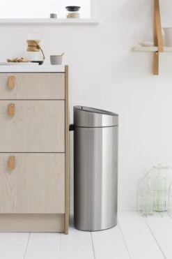 Brabantia Touch Bin Prullenbak - 40 L - Matt Steel Fingerprint Proof 31 Brabantia Touch Bin Prullenbak - 40 L - Matt Steel Fingerprint Proof -Huishoudelijke Artikelen Verkoop 800x1200 30